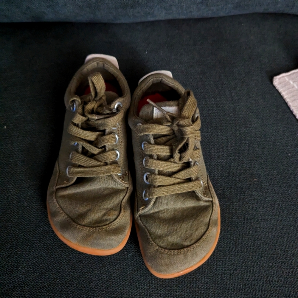 Splay Freestyle Olive Barefoot Sneakers 11c